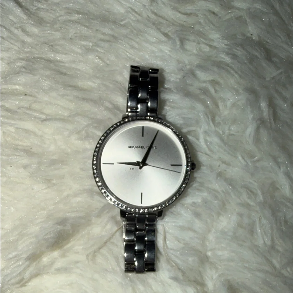 Michael Kors Metallic Silver Timepiece - Picture 1 of 4
